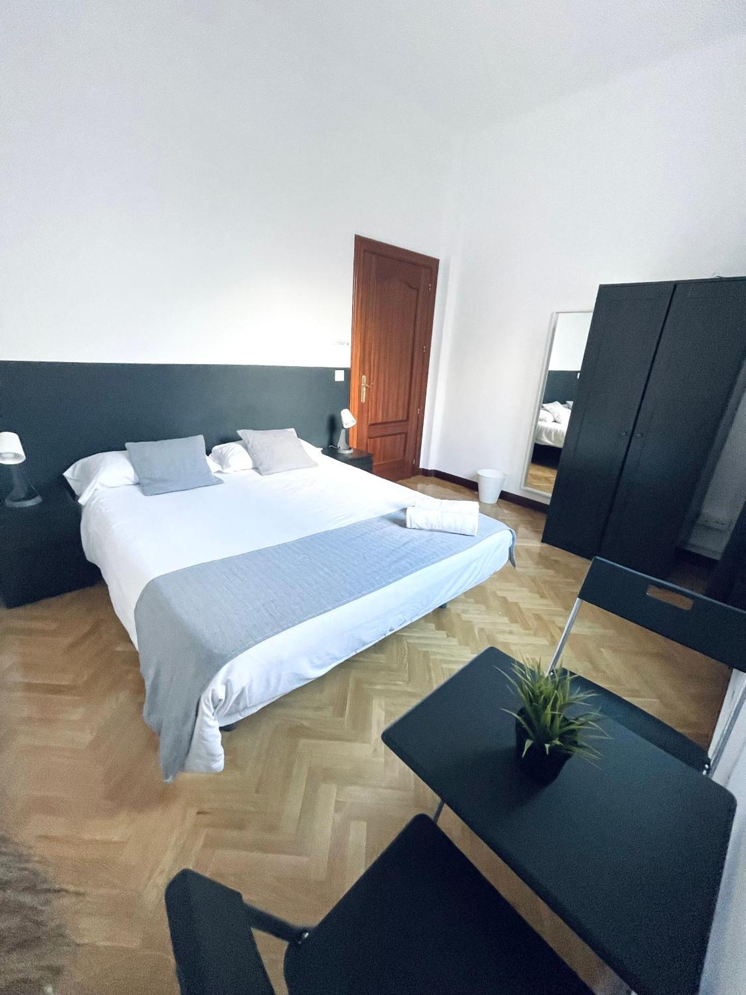 Ibiza Habitaciones Madrid Esterno foto